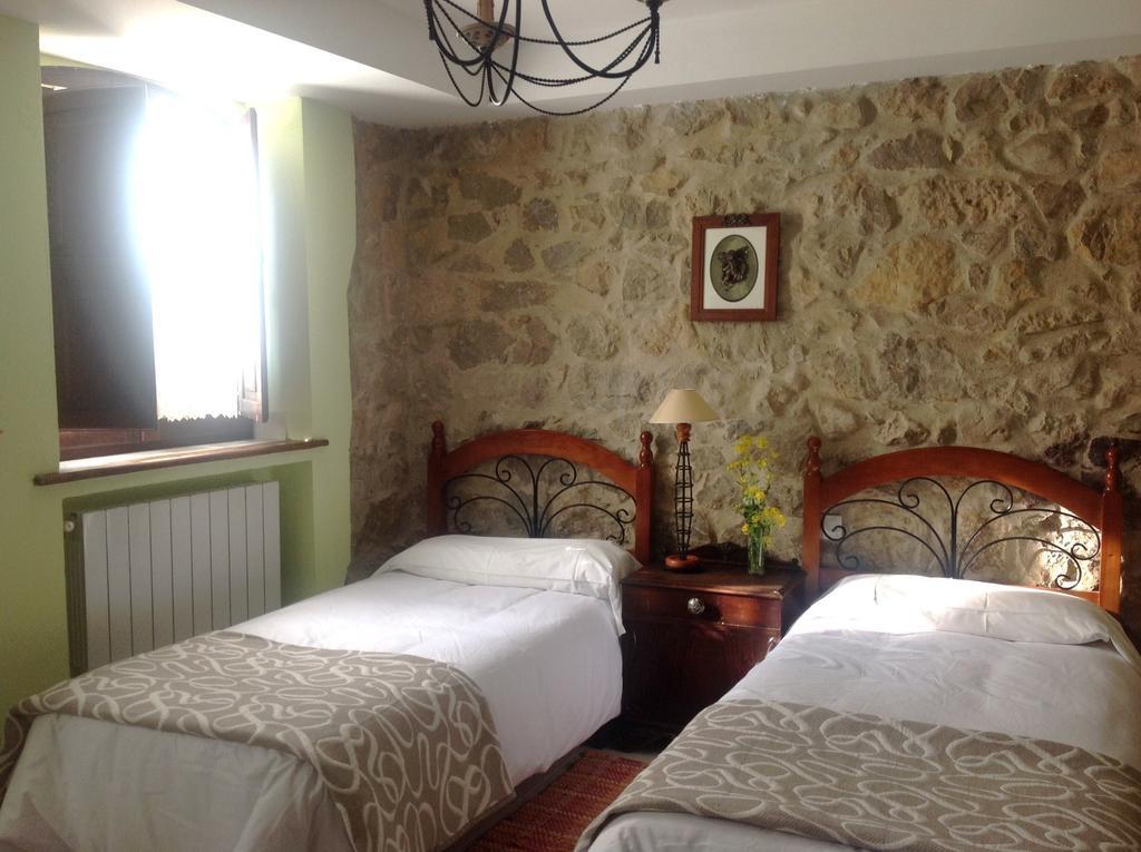 Trisileja En Puente Romano Toñanes 部屋 写真