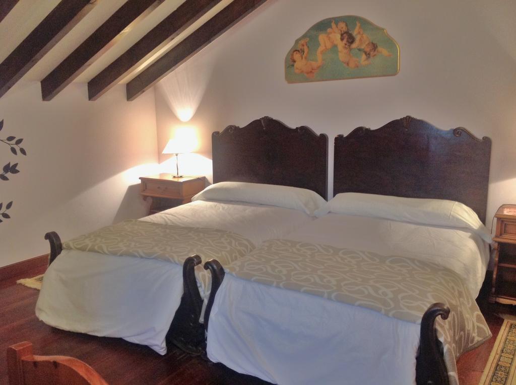 Trisileja En Puente Romano Toñanes 部屋 写真