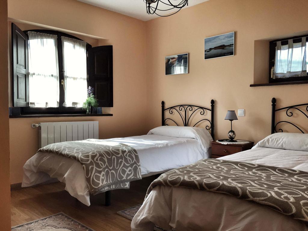Trisileja En Puente Romano Toñanes 部屋 写真